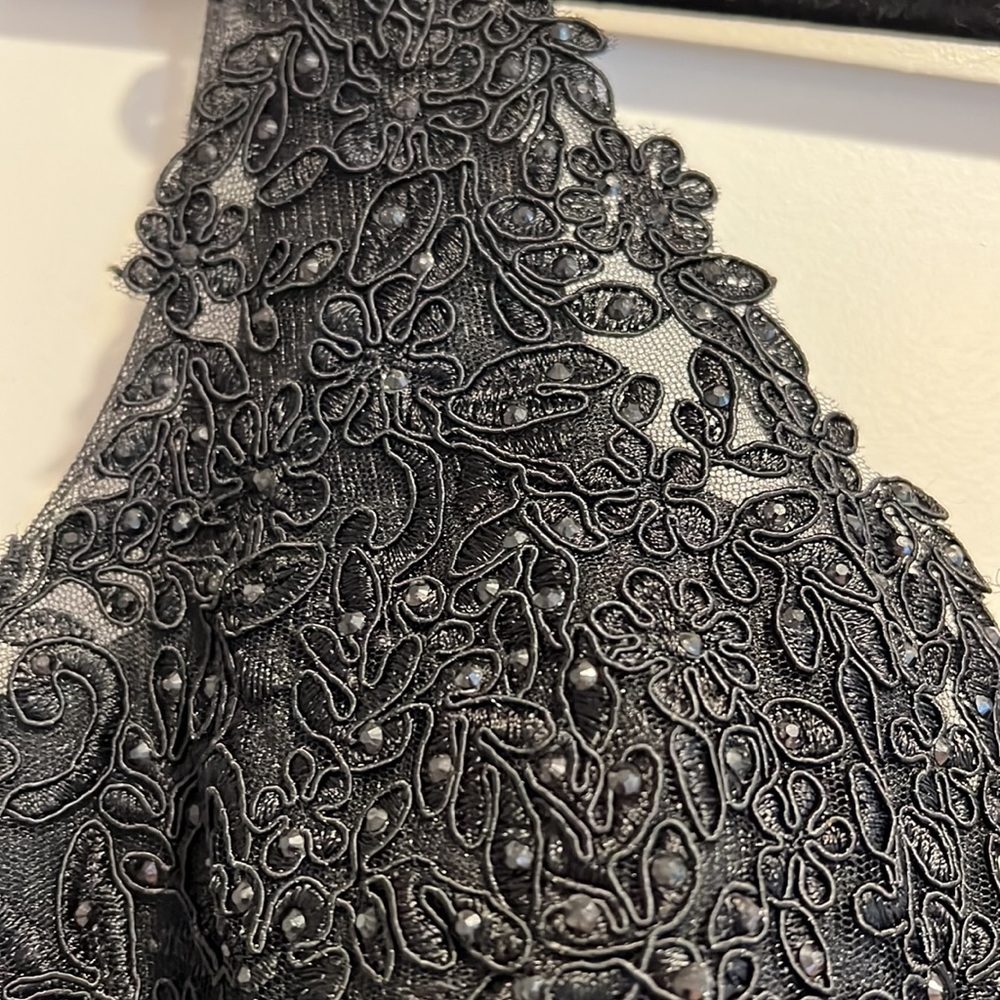 ARIA COUTURE DRESS - Picture 5 of 8
